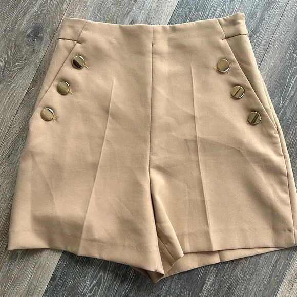 Zara Camel Shorts with side gold buttons - Picture 1 of 5